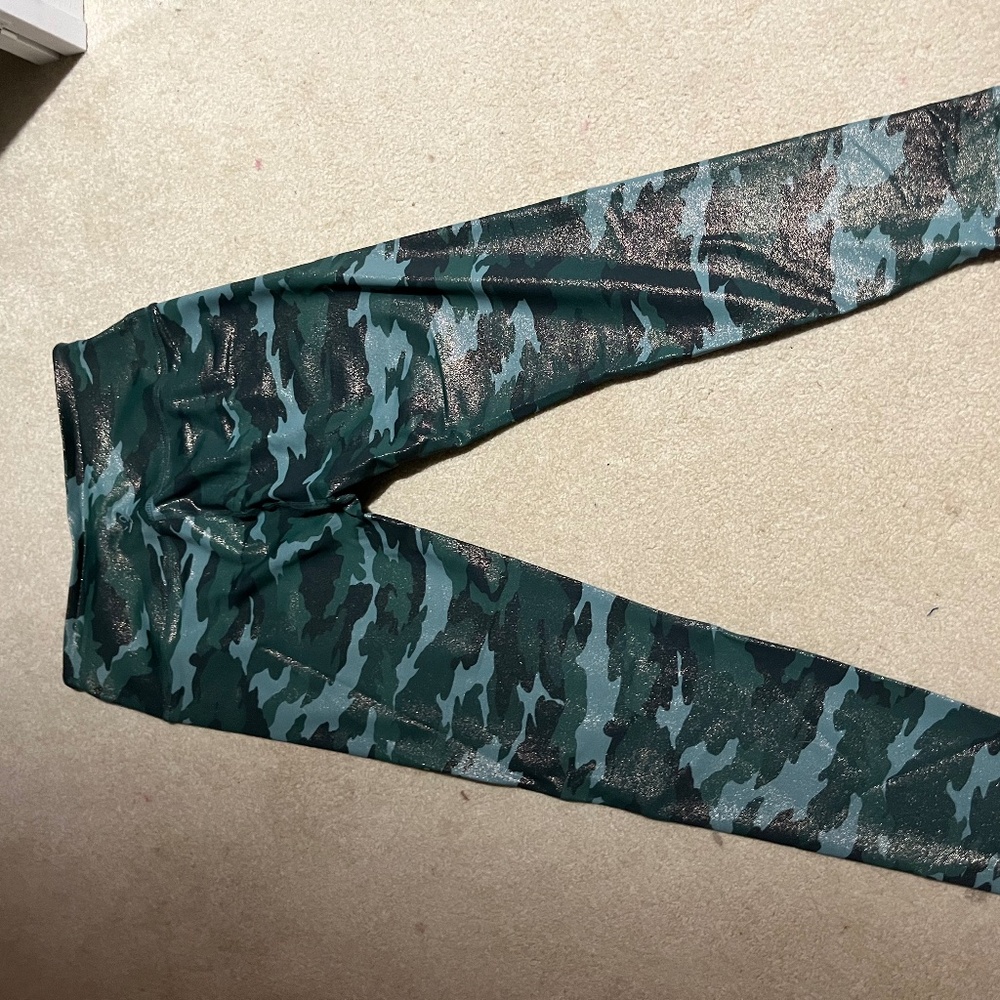 Shimmery Womens Camo Print Leggings